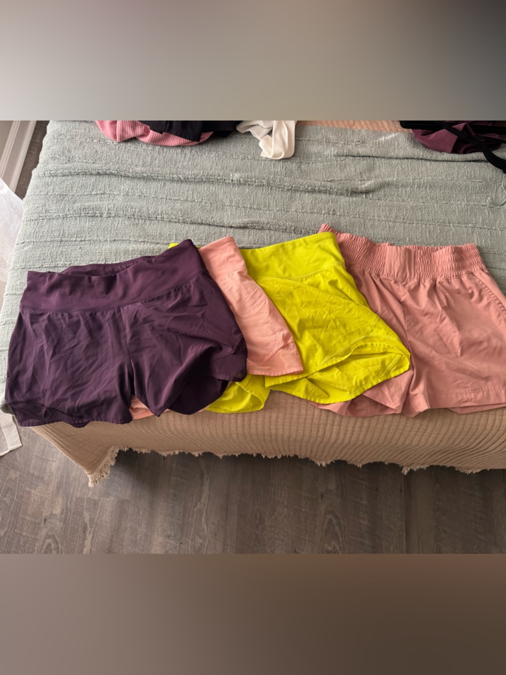 Bundle of 4 Women’s Old Navy Shorts size medium